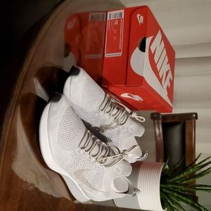 Too many shoes, selling these nice Nikes.